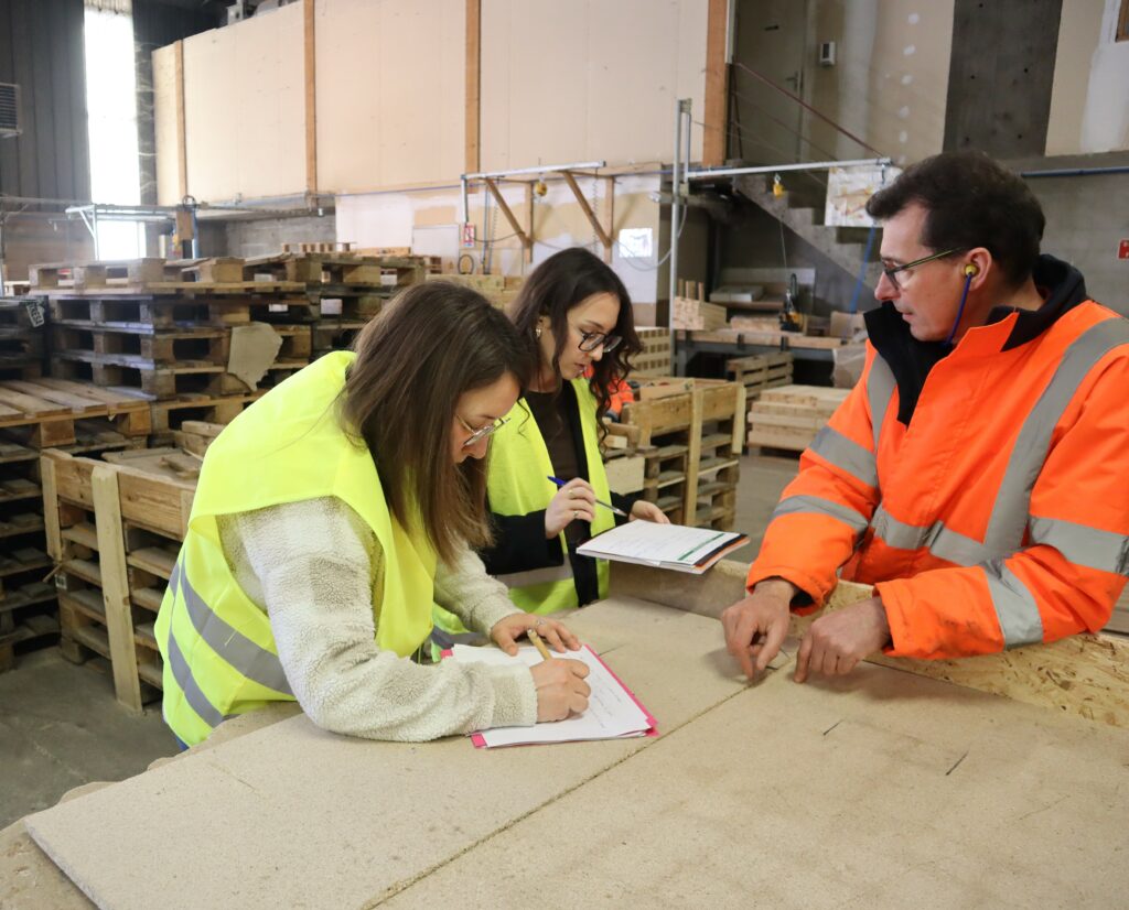 Déploiement de l'AFEST à EPART La photos illustre une étape clé : l’analyse de poste réalisée avec les responsables d’activité afin de construire des parcours de formation adaptés et structurés.